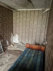 Помещение, назначение: жилое, Кадастровый номер 57:25:0020704:159, Площадь, 44.3 кв.м, этаж 1, Адрес  местоположение  Российская Федерация, Орловская область, г Орёл, ул Комсомольская, д 200, кв 61  Имуществу необходим ремонт. Имеется задолженность по кап.ремонту. Фото объекта на сайте торгов.