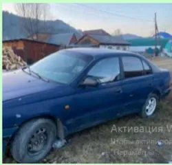 Toyota Carina E 1993 года, 133 лс. Легковой автомобиль, марка: ТОЙОТА, модель: КАРИНА E, 1993 г.в., г/н: В877АХ04, VIN JT153STK100028726. Вмятины по кузову, на правом крыле со стороны багажника белое пятно.
