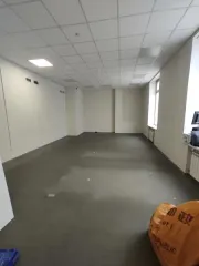 Помещение 98.7 кв. м, Москва, Хамовники, переулок Ружейный, дом 4, строение 1, помещение 5/1. Объект аренды, номера на поэтажном плане: этаж 1, пом. I, ком. 9а, часть 9, 10. Вход в объект аренды из общей входной группы. Назначение здания: Нежилое.