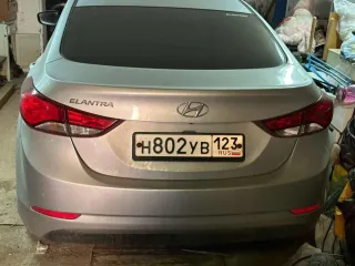 Hyundai Elantra 2015, VIN: KMHDG41CBGU609115, год выпуска: 2015, номер двигателя G4FGFU013228. Состояние авто: аккумулятор не работает, автомобиль находится в гараже. Находится в залоге у АО "Азиатско-Тихоокеанский банк".