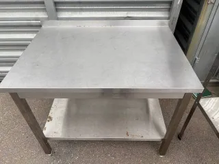 Kayman SP-222/1006 стол производственный. Является бывшим в употреблении имуществом, могут иметься скрытые недостатки.