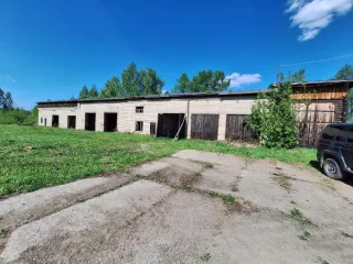 Гаражи и нежилые помещения 484,9 кв.м с земельным участком 8686 кв.м. Нежилые помещения: № 1 гараж, площадью 130,4 кв.м., № 2 гараж, площадью 160,4 кв. м., № 3 гараж, площадью 127,4 кв. м., № 4 комната механика, площадью 31 кв. м., № 5 нежилое помещение, площадью 35,7 кв. м., с одновременным…