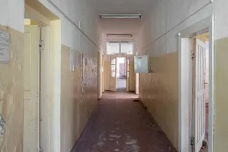Имущественный комплекс: земельный участок 14 611 кв.м и 3 нежилых здания (1395,1 кв.м), Липецкая область Имущественный комплекс в составе которого: Земельный участок общей площадью 14 611 +/- 48 кв.м., категория земель: земли населенных пунктов, вид разрешенного использования: для больницы…