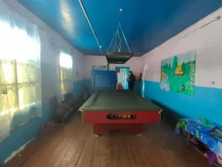 Нежилое здание 192,6 кв.м и земельный участок 547 кв.м. Адрес: Курганская область, Каргапольский муниципальный округ, деревня Шахматова, улица Горная, дом 29б. Здание одноэтажное. Кадастровый номер участка: 45:06:032101:131. Категория земель: земли населенных пунктов. Вид разрешенного…