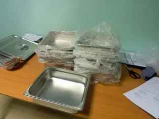 Металлическая посуда, половники из нержавеющей стали. Металлические половники (длина ручки 25 см, общая длина 37 см; материал изготовления: нержавеющая (коррозионностойкая) сталь). Назначение: pryamie.