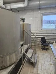 Оборудование для пивоварения и общепита: баллон CO2 9 штук, баллон CO2 10 литров 5 штук, весы MIDL P 150 1 штука, колонка Cobra Bashnya Ulyanovsk на 2 пр. 3 штуки, компрессор SK 175 1 штука, электропарогенераторная установка Geyzer OS 1 штука, холодильная камера KKh 4U 1 штука, танк пивной 17 штук…