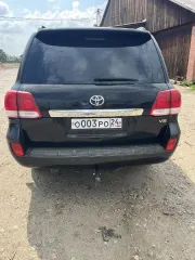 Toyota Land Cruiser 200, 2008 легковой автомобиль TOYOTA LAND CRUISER200, 2008 г.в., г/н О003РО24, VIN JTMHT05J705024035, № кузова JTMHT05J705024035, цвет черный. В рабочем состоянии, в наличии СТС, ключ. Обременения: залог сохраняется, запреты судебного пристава исполнителя на рег. действия…