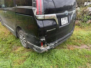 Toyota Esquire 2017 года, 137 л.с., гибрид. Номер кузова ZWR80-0297021.