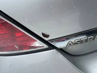 Opel Astra 2011 года, 241113 км, 90 л.с. Автомобиль на ходу, заводится. Есть следы коррозии на колесных арках. Зимняя шипованная резина (3 сезона). Коробка в порядке, переключение мостов тоже. Переднеприводная, механика. Требуется капитальный ремонт двигателя, двигатель не родной, замена не…