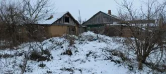 Здание жилое в собственности, (31.9 кв.м.). Расположенное по адресу: Ростовская обл., Усть-Донецкий р-н, х. Бородино, ул. Балочная, д. 16 и 
Земельный участок (для ведения личного подсобного хозяйства) в собственности,(3000 кв.м.);  Расположенный по адресу: Ростовская обл., Усть-Донецкий р-н, х…