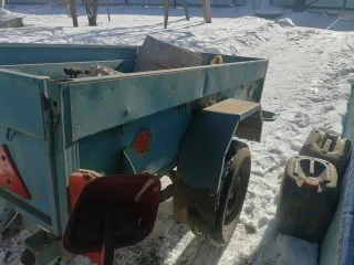 Прицеп САЗ8299, 2001 года выпуска, VIN: X3E82990010016983. Исправен, предназначен для легковых транспортных средств. Износ шин 0,5 мм, состояние шин хорошее. Имеется ржавчина по кузову.