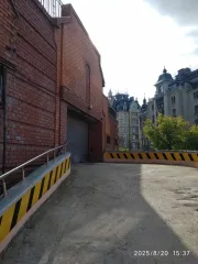 Стояночное место 12,5 кв. м, находящееся по адресу: Республика Татарстан, г. Казань, ул. Япеева, д. 19, № 13, подземный этаж, кадастровый номер 16:50:010326:323.