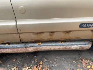 Шевроле Нива 2005 года выпуска, 80 л.с., пробег 140000 км, полный привод. VIN Х9L21230050093601, цвет бежевый металлик. Номер двигателя ВАЗ 2123 0104036, бензиновый, мощность 58,50 кВт (79,60 л.с.), объем 1690 см³. Номер кузова 0093601. Снаряженная масса 1400 кг, полная масса 1850 кг. Технически…