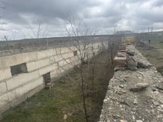 Земельный участок 4000 кв.м, нежилые здания 742,4 и 236,4 кв.м, Кабардино-Балкарская Республика. Земельный участок 4000 кв.м - Нежилое здание, кадастровый номер 07:02:0800000:1513, площадь 742,4 кв.м, адрес: КБР, Зольский район, с. Малка, ул. Хуранова, д. б/н; - Нежилое здание, кадастровый номер…