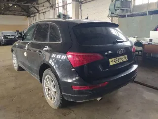 Ауди Q5 Quattro 2.0, год выпуска 2010, госномер У498ВС18, VIN WAUCFC8R9BA032827, цвет черный, объем 1984 см³, мощность 211 л.с., тип легковой универсал. Ключи в наличии, документов нет. ВАЗ 21053, год выпуска 2007, госномер С608ОТ18, VIN XTA21053082125113, цвет синий, объем 1451 см³, мощность 71.4…
