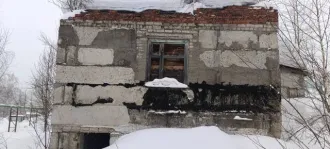Здание нежилое, 121,4 кв.м, к/н 42:12:0105004:180, адрес: Кемеровская обл., Таштагольский р-н, пгт. Темиртау, ул. Центральная, д. 5а