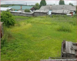 Доля в праве 1/5 на жилой дом площадью 39,4 кв.м, кадастровый номер 66:27:0901003:579, и земельный участок площадью 682 кв.м, кадастровый номер 66:27:0901003:83. Категория земель: земли населенных пунктов, вид разрешенного использования: для ведения личного подсобного хозяйства.