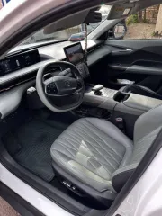 Changan Lamore 2023 года, 181 л.с., пробег 90 000 км, АКПП. Автомобиль на ходу, в рабочем состоянии. Имеются мелкие царапины по кузову, бампер перекрашен. Ключи, ПТС и ЭПТС у собственника. VIN: LS5A2DKE6RA962001, госномер М921АС53.