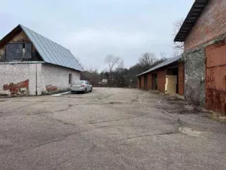 Объект незавершенного строительства пл. 2 060,30 кв.м., кадастровый номер 40:26:000001:1204; 
Здание пл. 90,00 кадастровый номер 40:26:000001:1353; 
Право долгосрочной аренды на земельный участок пл. 959,00 кв.м., кадастровый номер 40:26:000001:99; 
Ограждение; 
Циклон ЦН 15*700*4УП, Зав. №3905…