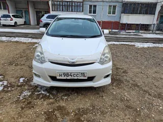 Toyota Wish 2008 года выпуска, 132 л.с., пробег 74577 км, автоматическая коробка передач. Цвет белый, VIN: ZNE100428244, ПТС: 164302093944373, государственный номер: Н984СС15. Производитель: Toyota Motor Corporation Australia Ltd. Тип двигателя: бензиновый, объем 1794 см³, мощность 132 л.с. (97.09…