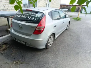 Hyundai i30 2010 Hyundai i30, 2010 года, 126 лс, АКПП еще Hyundai i30, 2010 года, 126 лс, АКПП еще Легковой автомобиль, HYUNDAI I30, VIN: TMADB51DBBJ142342,2010 года выпуска. Спущены все четыре колеса, двигатель требует замены.