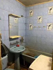 Помещение, назначение: жилое, Кадастровый номер 57:25:0020704:159, Площадь, 44.3 кв.м, этаж 1, Адрес  местоположение  Российская Федерация, Орловская область, г Орёл, ул Комсомольская, д 200, кв 61  Имуществу необходим ремонт. Имеется задолженность по кап.ремонту. Фото объекта на сайте торгов.