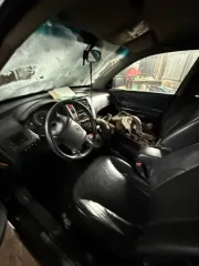 Hyundai Tucson 2.7 2006 года, VIN: KMHJN81DP7U603294. Автомобиль находится в неудовлетворительном состоянии, разукомплектован, в аварийном состоянии, необходим ремонт двигателя и коробки передач. Пробег около 400 000 км.