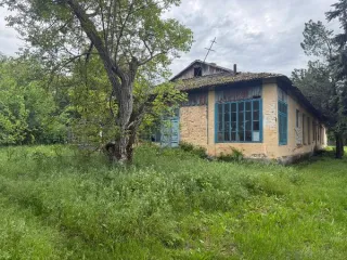 Здание детского сада площадью 175,6 кв. м, назначение: нежилое, кадастровый номер 23:06:0904014:85, и земельный участок площадью 4632 кв. м, кадастровый номер 23:06:0904014:94, категория земель: земли населенных пунктов, вид разрешенного использования: для обслуживания и функционирования здания…