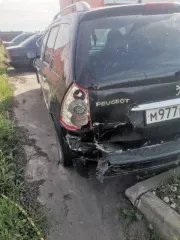 Автомобиль, Peugeot 307, 2007 г.в. VF33HNFUF84840462. Пробег 315000 по одометру, комплектация DSIG - климат, стеклоподъёмники все, АБС, панорамная крыша, Bluetooth, авто не на ходу - не заводится, причина неизвестна, кондиционер не работает, радиатор охлаждения основной течёт, машина давно стоит…