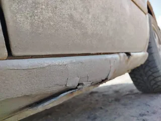 Nissan Cefiro 1997 года, 155 лс, 258148 км, АКПП. Транспортное средство, 1997 года выпуска, цвет белый (светло-серый). Заводится, на ходу. После аварии. Перед надо переваривать, и усиливать. Ест масло. Все пороги и арки переваривать, дно тоже гнилое, стойки, стаканы под замену. Коробка передач…