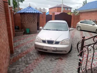 Автомобиль Daewoo Lacetti, 2003 г.в., государственный регистрационный знак Н501ХС55, VIN: KLANA19VD3K892177 цвет серебристый.