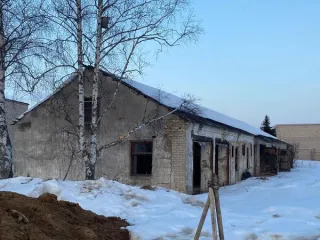 Комплекс зданий для хранения и ремонта автотехники общей площадью 5101.8 кв.м расположен по адресу: Ярославская область, Некрасовский район, Вятский сельский округ, с.Вятское, ул.Давыдковская, д.35. Кадастровый номер комплекса: 76:09:060101:1885. В состав комплекса входят: нежилое здание мастерской…