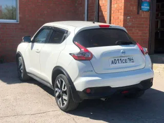 Nissan Juke 2017 года, 117 л.с., пробег 226271 км, АКПП. Цвет белый, VIN SJNFBAF15U7393153. Модель двигателя HR16, бензиновый, объем 1.6 л (1598 куб. см), экологический класс 5. Автомобиль в нормальном состоянии, был в ремонте после аварии, могут быть скрытые дефекты с учетом эксплуатации.