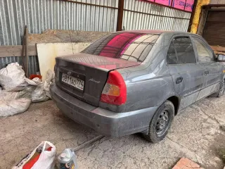Hyundai Accent 2004, VIN: X7MCF41GP4M013070, год выпуска 2004, цвет серый. Автомобиль находится в залоге у КПК Кубик, в аварийном состоянии (сильно поврежден после серьезного ДТП, технические части не рабочие, повреждения затрагивают ключевые узлы и агрегаты, а также силовую структуру кузова…
