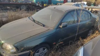 Toyota Avensis 1999, седан, без государственного регистрационного знака, VIN отсутствует.