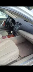 Toyota Camry 2007 года, VIN JTNBE40K203133274. Год выпуска 2007, мощность двигателя 167 л.с., рабочий объем 2362 куб. см, цвет белый. Разрешенная максимальная масса 1985 кг, масса без нагрузки 1540 кг. ПТС 34 РЕ 512708. Автомобиль после ДТП, не на ходу, требует ремонта. Обременен залогом в пользу…