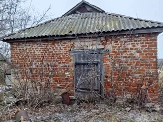 Дом 28,9 кв.м. и участок 5500 кв.м. в Липецкой области, Долгоруковский район, село Новотроицкое, улица Солнечная, дом 19. Назначение здания: жилое. Кадастровый номер дома: 48:06:1550201:21. Кадастровый номер участка: 48:06:1550201:4, разрешенное использование: для ведения личного подсобного…