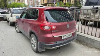 Volkswagen Tiguan 2009, 170 лс, 220270 км, полный привод, АКПП, на ходу, состояние удовлетворительное, салон кожаный со следами использования, имеются вмятины, царапины по кузову, автомобиль на литых дисках, пробег 220 270 км, отремонтирован после дтп (передний бампер, капот, фары, радиатор)…
