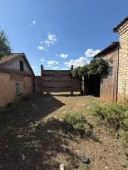 Доля дома 81,2 кв.м и участка 1515 кв.м в Саратовской области. 1/5 доля в праве общей долевой собственности на жилой дом и 1/5 доля в праве на земельный участок. Категория земель: земли населенных пунктов, разрешенное использование: для ведения личного подсобного хозяйства. Кадастровый номер…