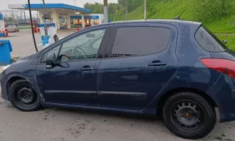 Легковой автомобиль марки PEUGEOT 308, год выпуска: 2010, тип ТС: легковой комби  хэтчбек , цвет: темно синий, ГРЗ: А586СТ51, VIN: Z8T4C5FS9AM012026.