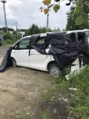 Toyota Voxy 2015 Toyota Voxy, 2015 года, 99 лс, 137343 км, АКПП, автотранспортное средство со следующими характеристиками: модель автомобиля: Toyota Voxy Hybrid, год выпуска: 2015, VIN: ZWRB0-0144128, № кузова: ZWRB0-0144128, модель и № двигателя: 2ZR6541502, (техническое состояние: после ДТП от…