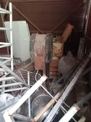 Оборудование тарного склада: Конвейер входящий, сушка, мойка, шкафы, приводы, шкаф управления, конвейер исходящий. Характеристики основных средств представлены на сайте ЕФРСБ в публикации об оценке №20167634 от 29.10.2025