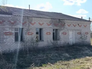Нежилое здание 211,9 кв.м., Ярославская область, Любимский район, с.Троица, ул.Молодежная, д.4, 1975 года постройки, кадастровый номер 76:06:131401:502, расположенное на земельном участке площадью 416 кв.м., кадастровый номер 76:06:131401:167. Количество этажей : 1. Год ввода в эксплуатацию: 1975…