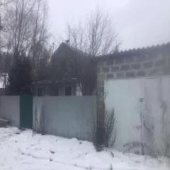 Земельный участок, площадь 1000 +/- 11 кв.м., адрес: Россия, обл Ярославская, р-н Ярославский, с/о Лютовский, д.Софряково, кадастровый номер: 76:17:122101:33. Находится в совместной собственности. Жилой дом, площадь 92.4 кв.м., назначение: Жилое, адрес: Россия, обл Ярославская, р-н Ярославский, с/о…