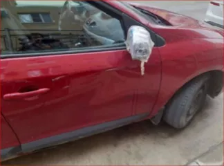 Renault Fluence, 2011 г., госномер Т593ЕВ102, СТС 02 ТР 594494, цвет красный, VIN VF1LZBR0A45077531. Авто на ходу, имеются сколы и царапины, плохая резина, разбито зеркало. ПТС находится в банке. Автомобиль находится в залоге у ПАО Банк ВТБ. Цена 443 650 рублей.