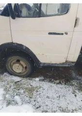 ГАЗ 33021 1998 года, бортовой грузовой автомобиль. Марка: ГАЗ, модель: 33021, год изготовления: 1998, VIN: XTH330210W1686255, мощность двигателя: 100 л.с. (73.5 кВт).