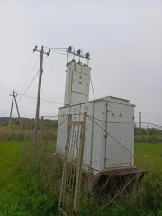 Трансформаторная подстанция площадью застройки 3 кв. м, кадастровый номер 53:11:1000208:244 и земельный участок площадью 228 ± 2 кв. м, кадастровый номер 53:11:1000208:140. Местонахождение: Новгородская обл., Новгородский р-н, рп. Пролетарий. Год ввода в эксплуатацию: 2015. Назначение сооружения…