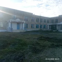 Нежилое здание (бывшая школа) на разбор, кадастровый № 45:22:040601:527, общей площадью – 2516,3 кв.м., 1993 года постройки, количество этажей - 2, в том числе подземных-0, кадастровая стоимость – 43039250,26 руб., материал стен: панели железобетонные, перегородки кирпичные, крыша совмещенная, полы…