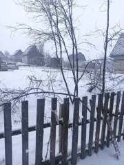 Здание 20 кв.м и земельный участок 908 кв.м в Пермском крае. Земельный участок: категория земель - земли сельскохозяйственного назначения, разрешенное использование - для ведения садоводства, площадь 908 +/- 10 кв.м, местоположение - Пермский край, м.о. Соликамский, садовое товарищество Сад № 5…