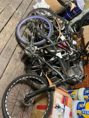 Велосипеды и велозапчасти в ассортименте (согласно приложению). Проверка исправности имущества не проводилась. Товаросопроводительные документы не передавались. Погрузка и транспортировка имущества с места хранения осуществляется покупателем. Имущество продается в том виде, комплектности и…